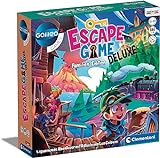 Clementoni 59257 Escape Game – Deluxe, Familien-Edition, Gesellschaftsspiel zum Rätseln, mit 4 Abenteuern, inkl. Hinweiskarten & Requisiten, ideal als Geschenk, Familienspiel ab 10 Jahren