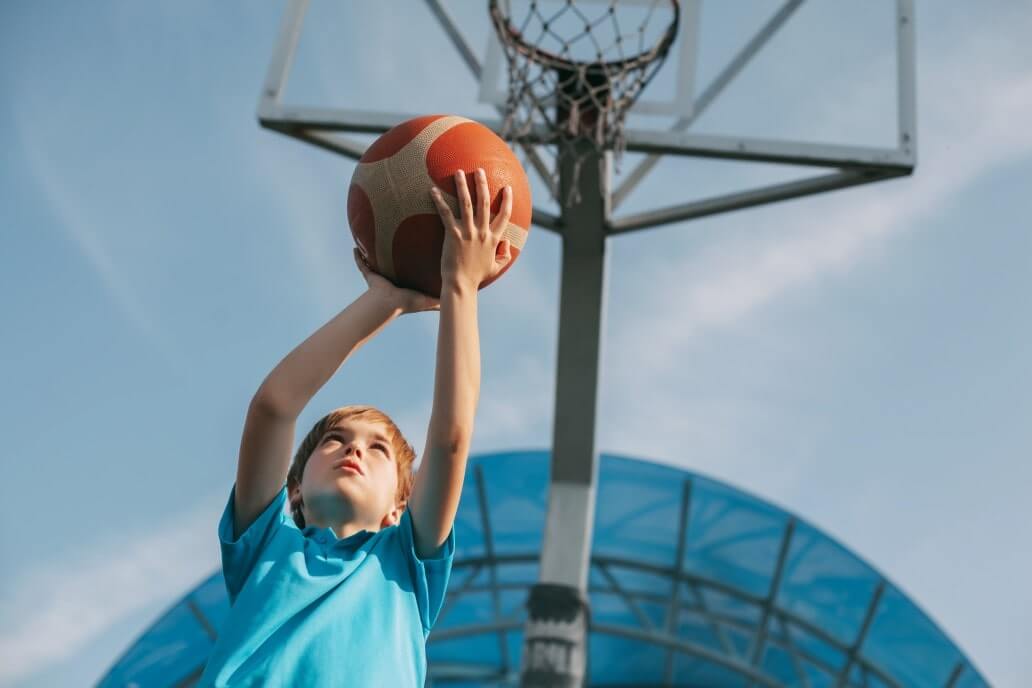 YOLEO Basketballkorb für Kinder 1,6 bis 2,1 Meter höhenverstellbar Basketballständer Korbanlage beweglich Outdoor und Haus Basketball-Ständer bis 12 Jahre